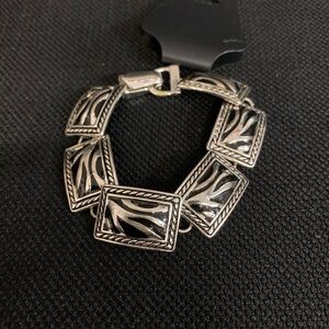 Unique Fashion CHARM BRACELET - Clasp Style - Brand new w/tags